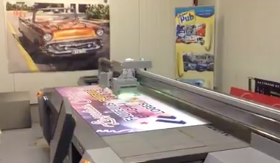 2. Impression du visuel sur support adhésif